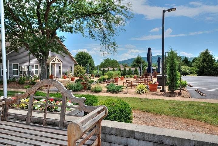 10 Apple Blossom Ct Nellysford, VA 22958  | Single Family