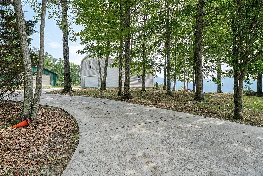 82 Browns Gap Rd Crossville, TN 38555  | Single Family