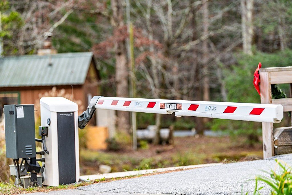 947 Mountain Oak Rd Ellijay, GA 30536  | Single Family