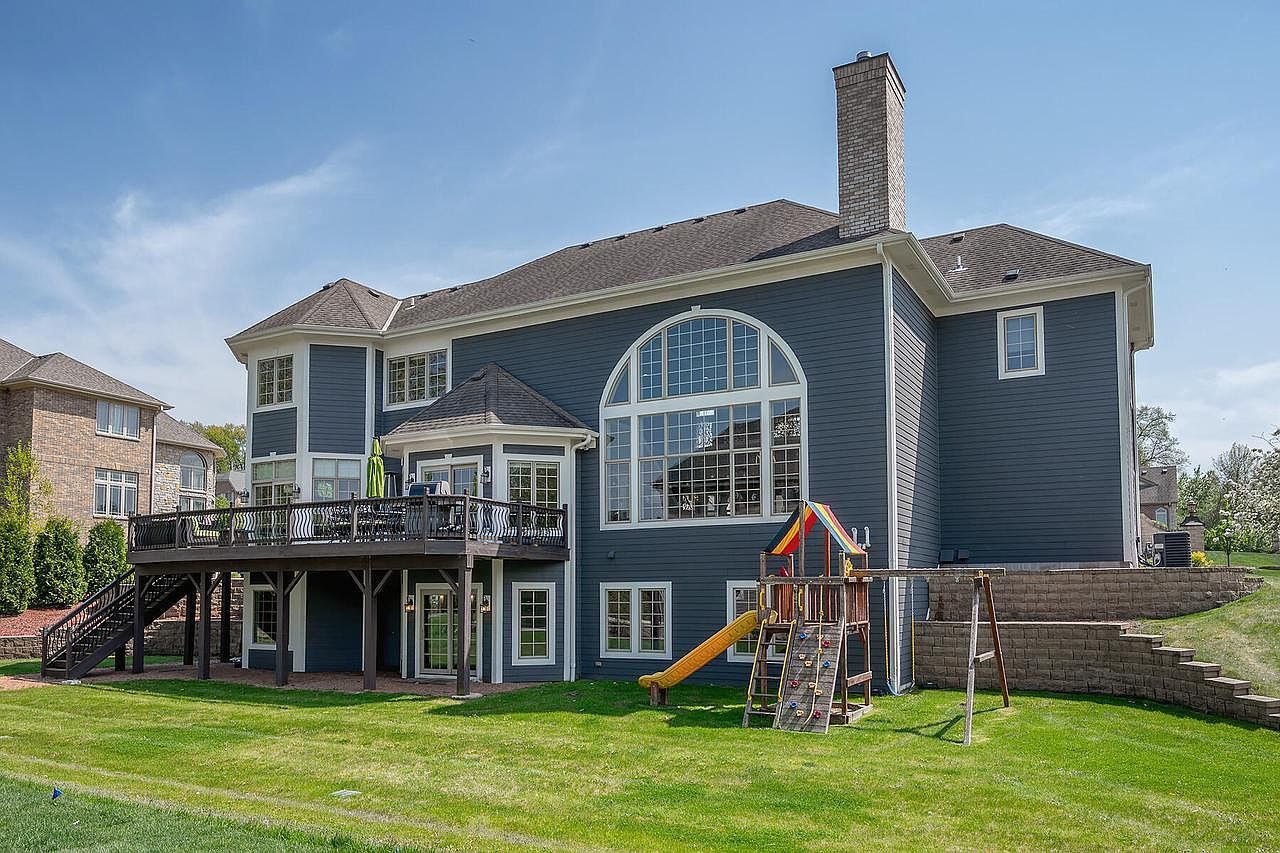 18290 Prairie Falcon Ln Brookfield, WI 53045  | Single Family