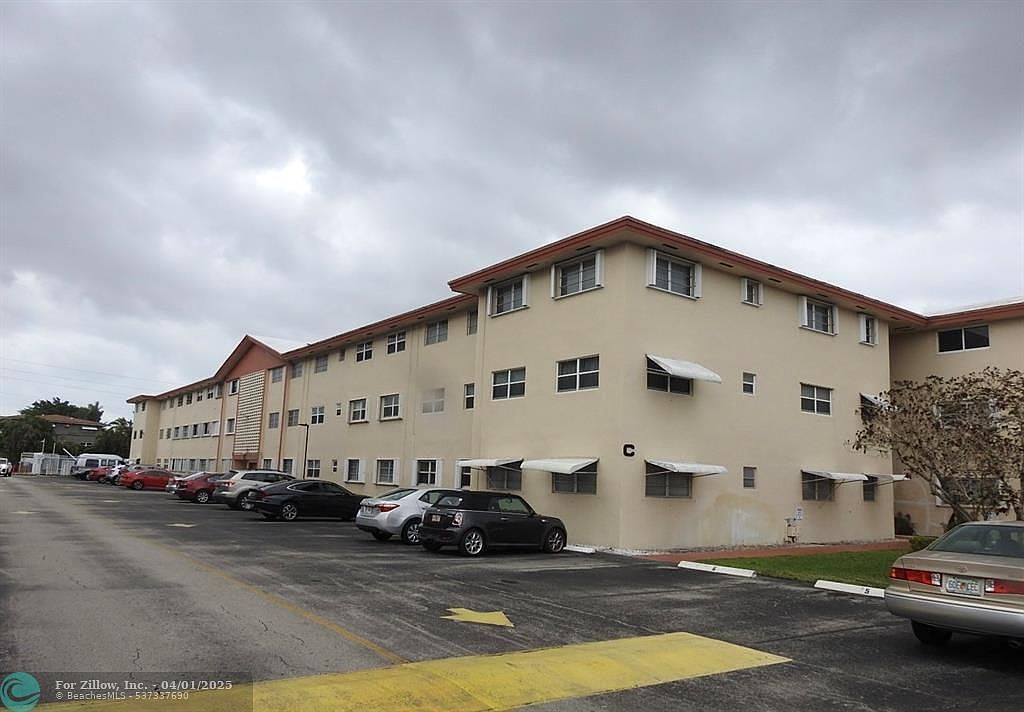 5300 Washington St APT C213 Hollywood, FL 33021  | Condominium