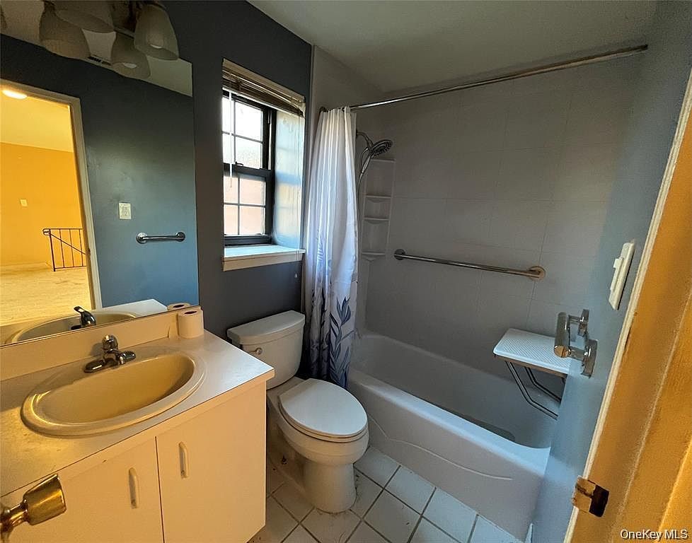 45 Newbrook Ln #45 Bay Shore, NY 11706  | Condominium