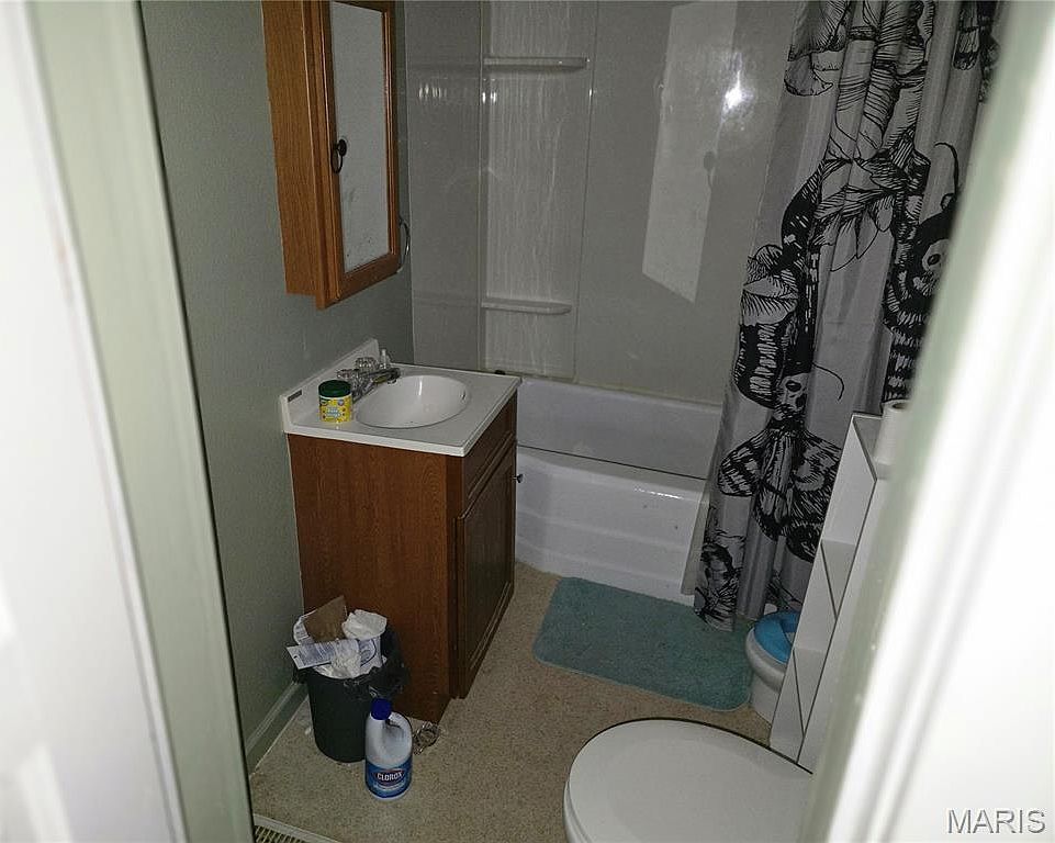 105 N West St Stonington, IL 62567  | Single Family