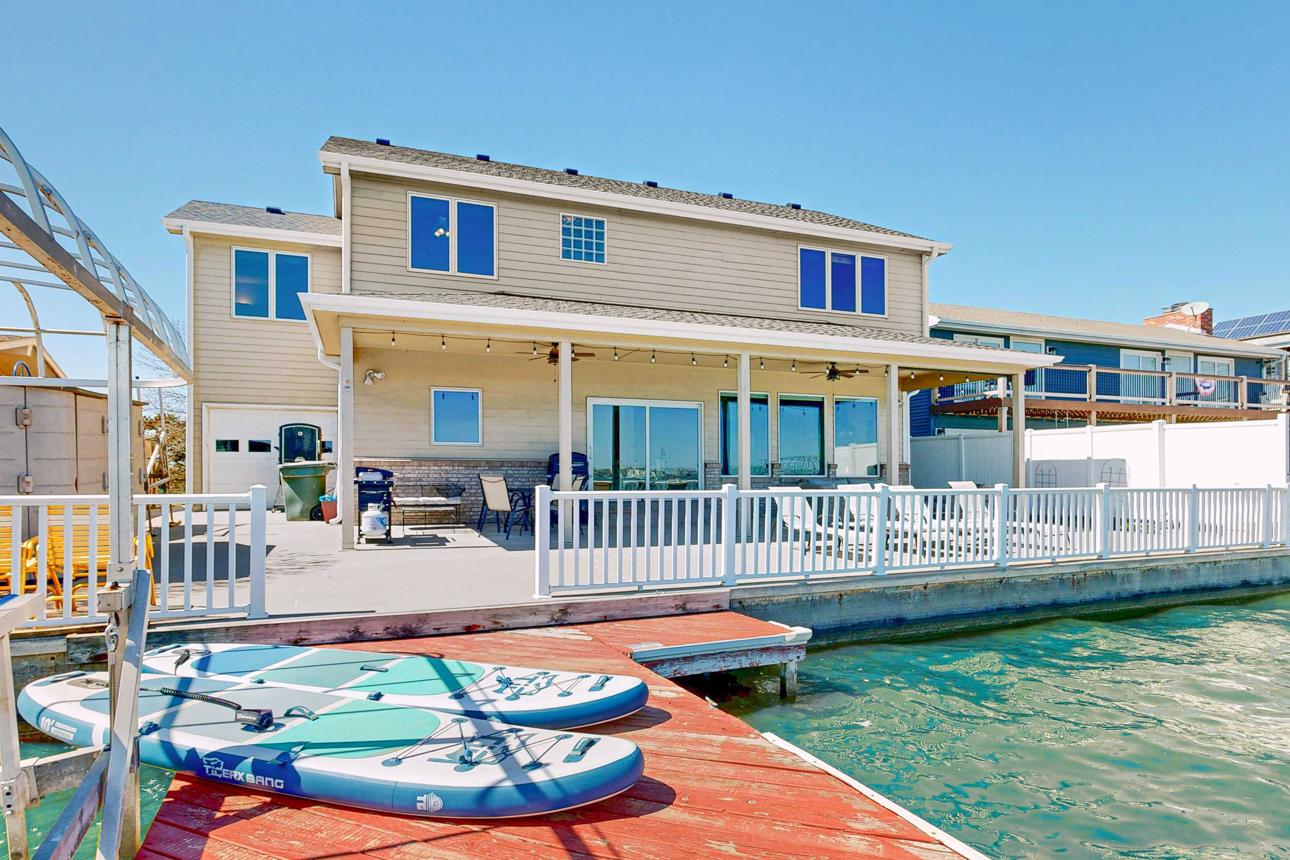 300 West Lakeshore Drive, Lincoln, NE, USA, 68528 | Single Family