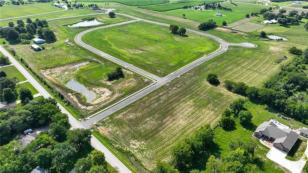 30 Settler Ln Baldwin City, KS 66006  | Land/Lot