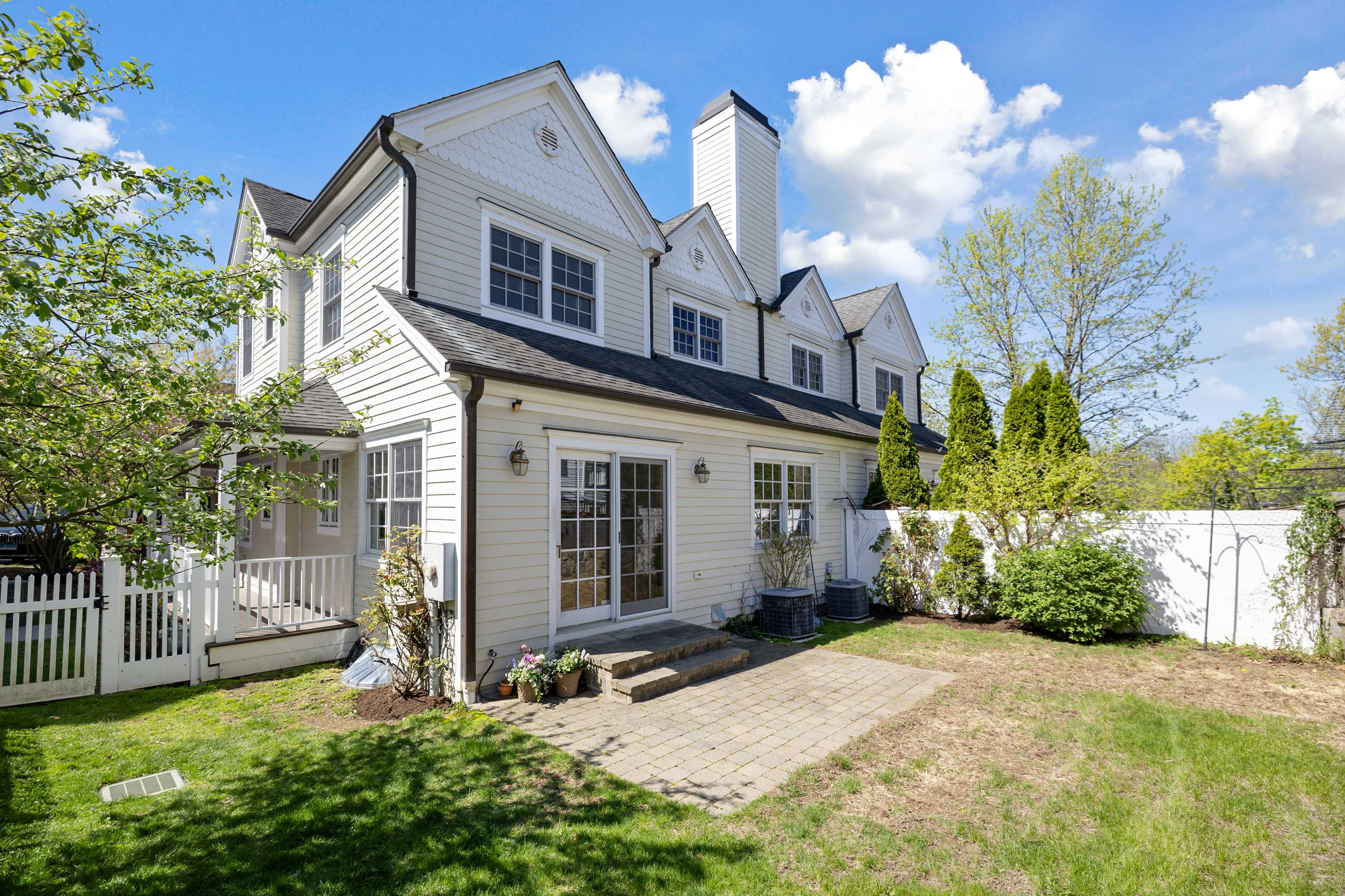 147 Holly Hill Lane unit 2, Greenwich, CT, USA, 6830  | Town Home
