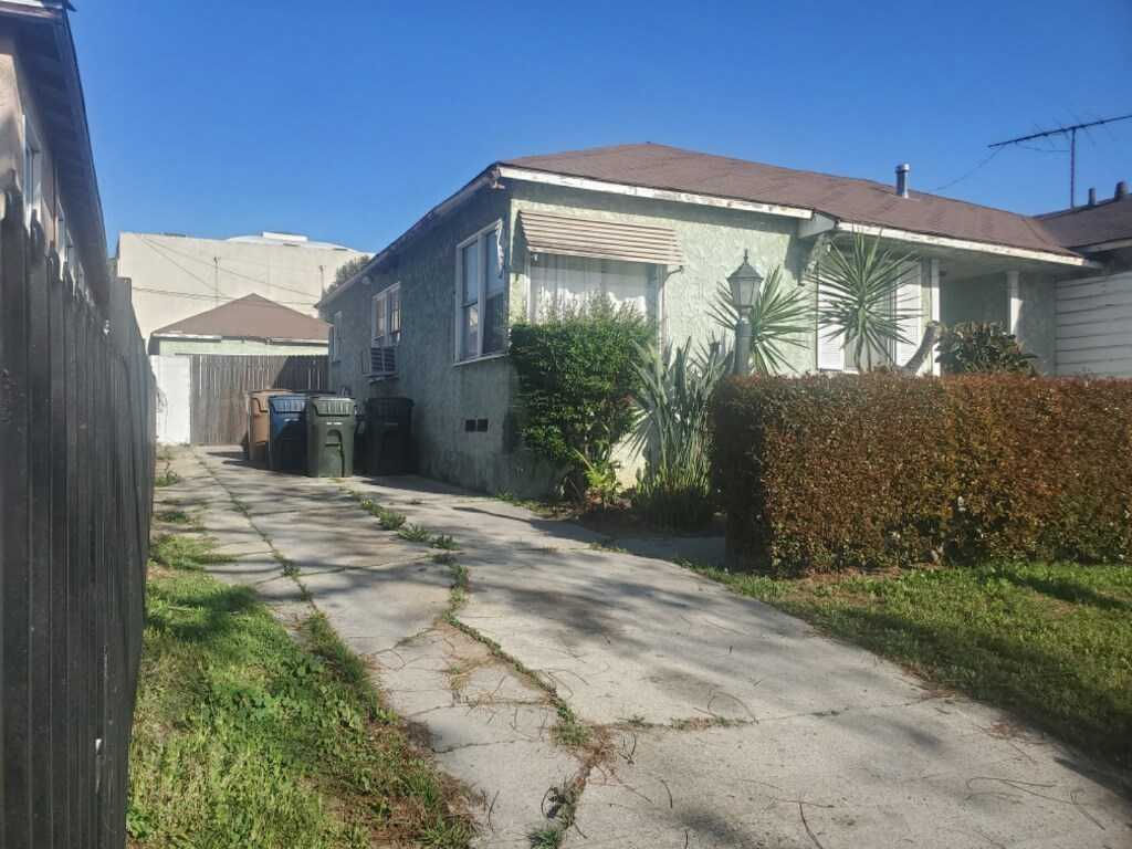 10806 S St Andrews Pl, Los Angeles, CA, USA, 90047  | Single Family