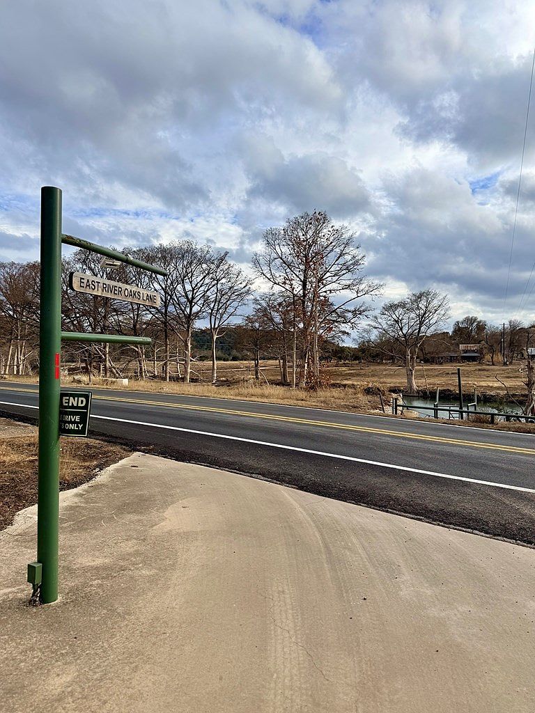 19 E River Oaks Ln Ingram, TX 78025 | Single Family