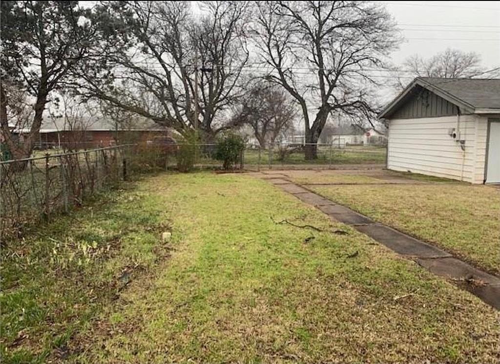 700 N 11th St Frederick, OK 73542  | Single Family