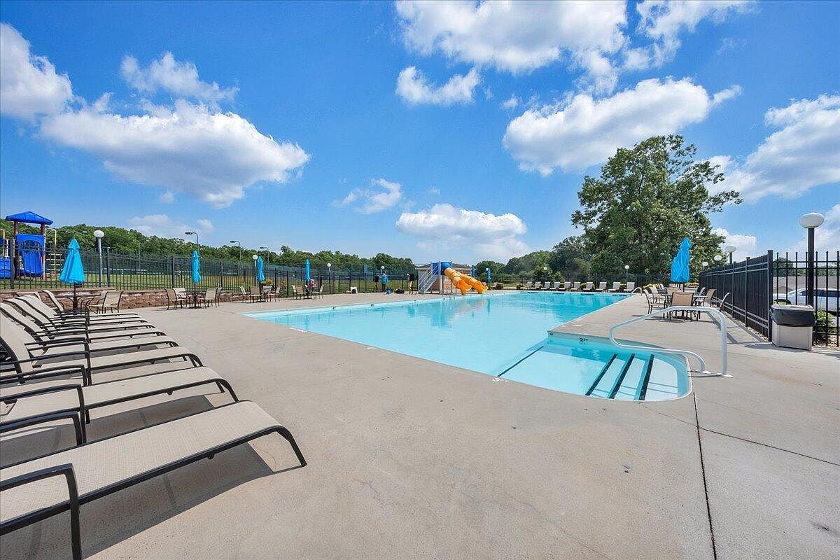 1273 Graves Harbor Trl #318 Huddleston, VA 24104 | Condominium