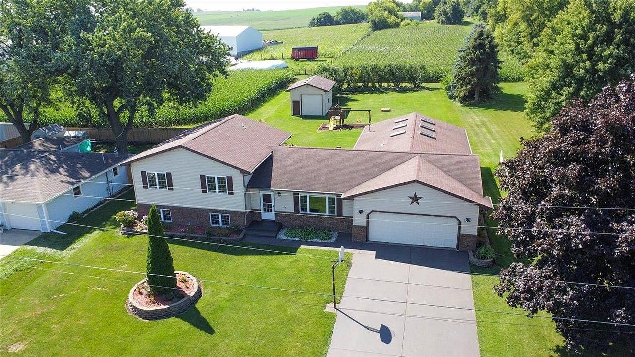 131 West St Dane, WI 53529  | Single Family