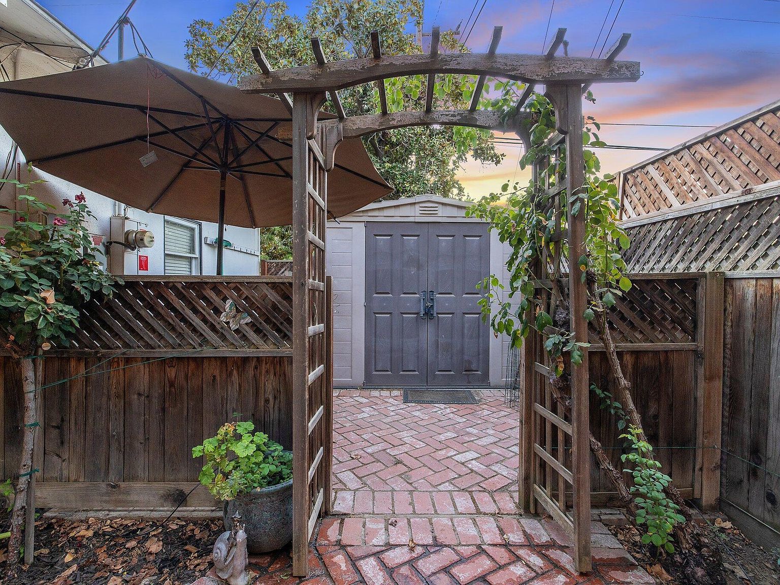 1301 W Beverly Dr Visalia, CA 93277  | Single Family