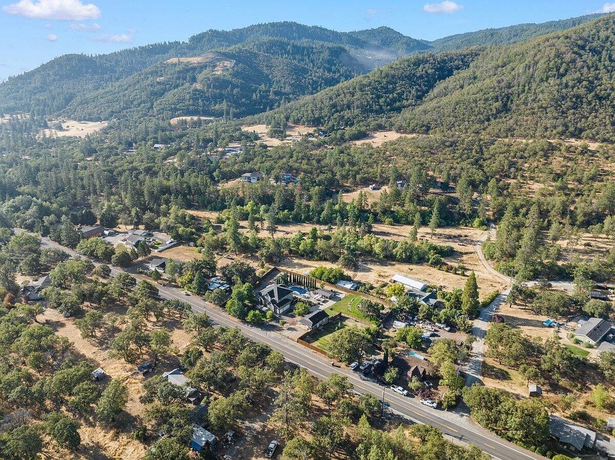 5153 Old Stage Rd Central Pt, OR 97502 | Single Family