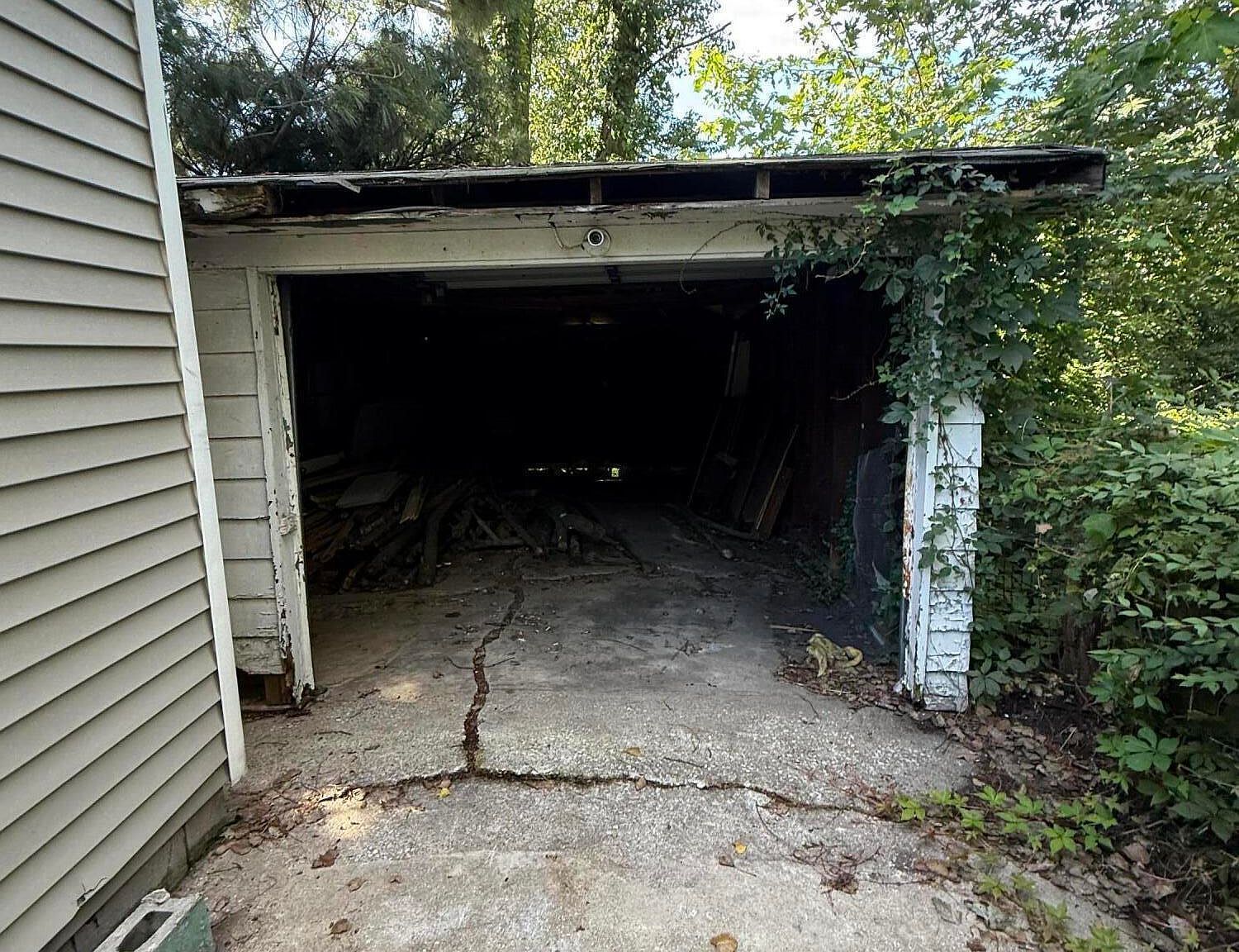 2157 E 20th Ave Gary, IN 46407  | Single Family