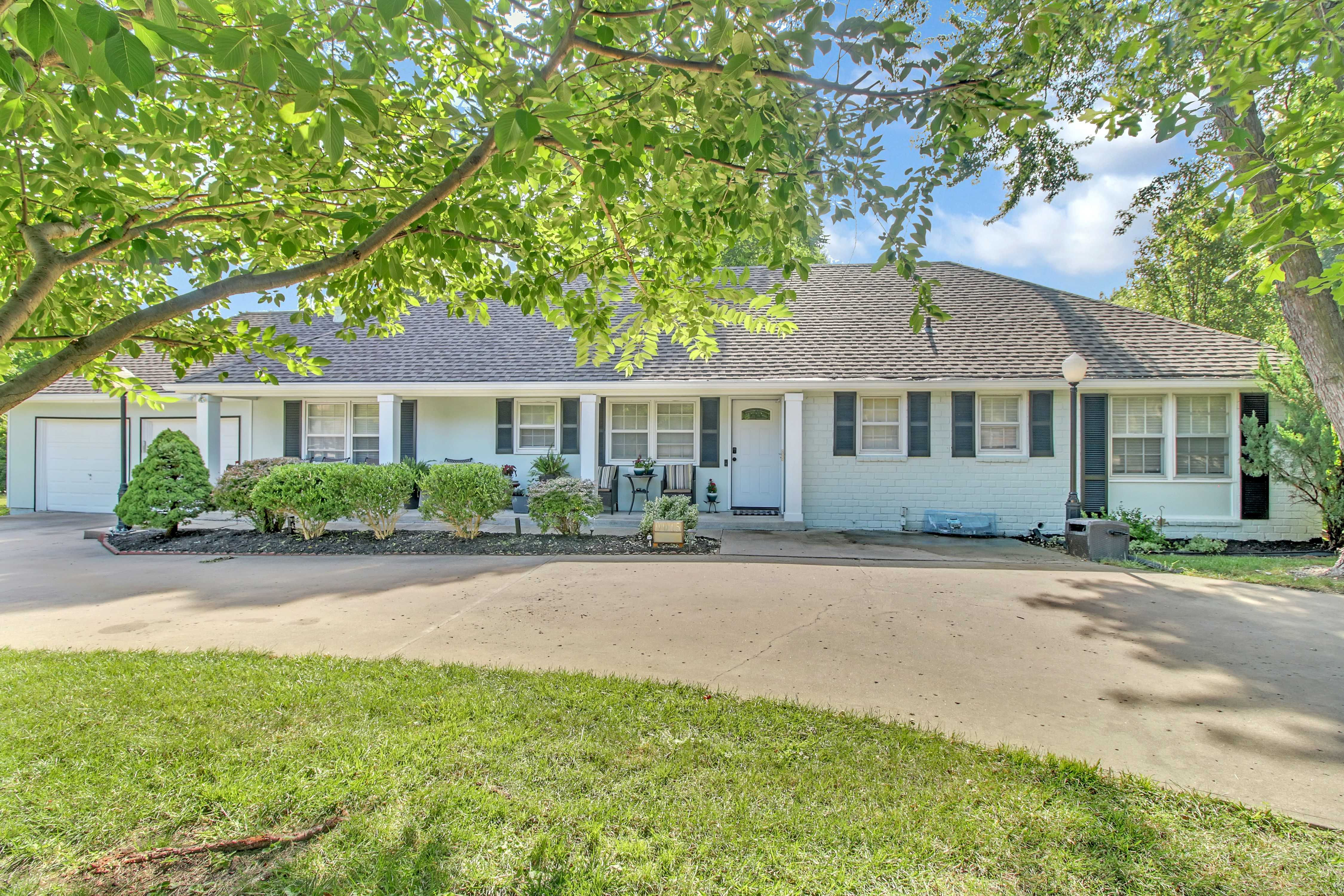 9015 Mission Rd, Leawood, KS, USA, 66206  | Single Family