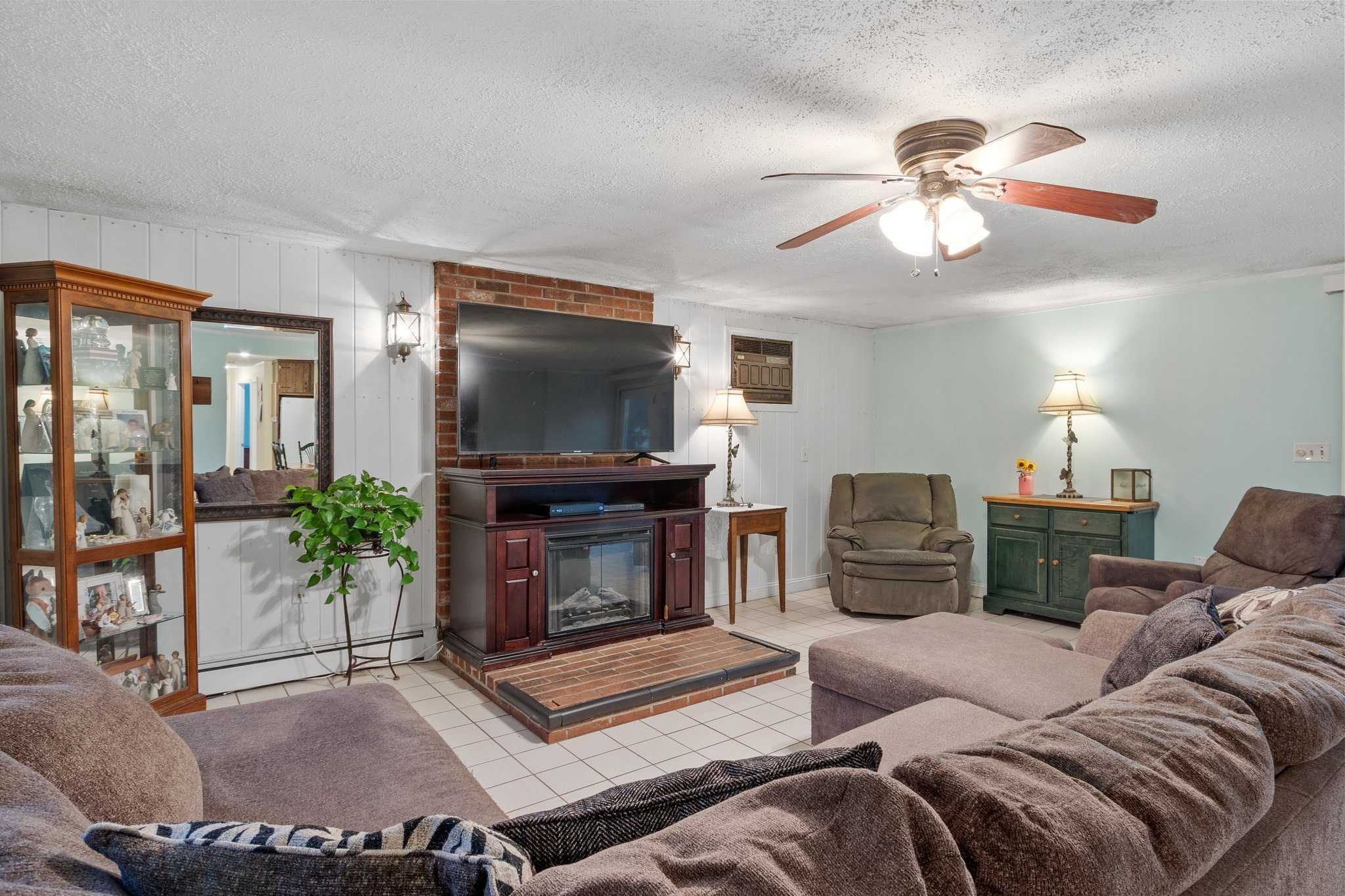 18 Faith Avenue, Dracut, MA, USA, 1826  | Single Family