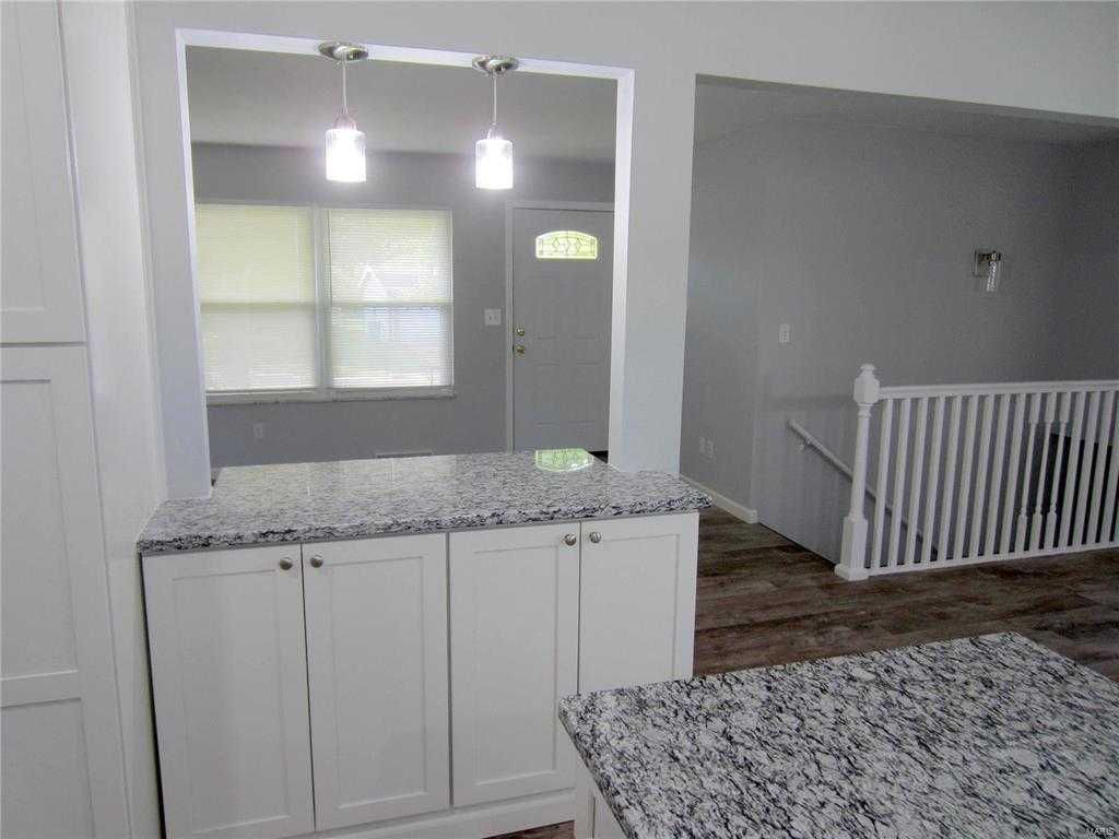 640 South Pam Avenue, Saint Charles, MO, USA, 63301 | Single Family