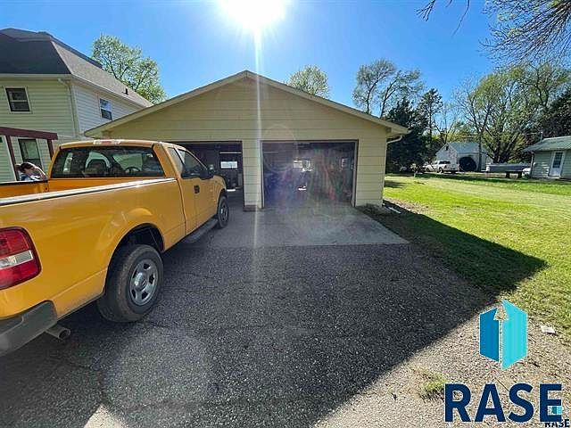 122 E 10th St Gregory, SD 57533 | Single Family