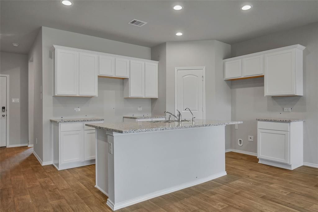 3807 Willow Valley Court, Conroe, TX, 77301 - Thumbnail 4