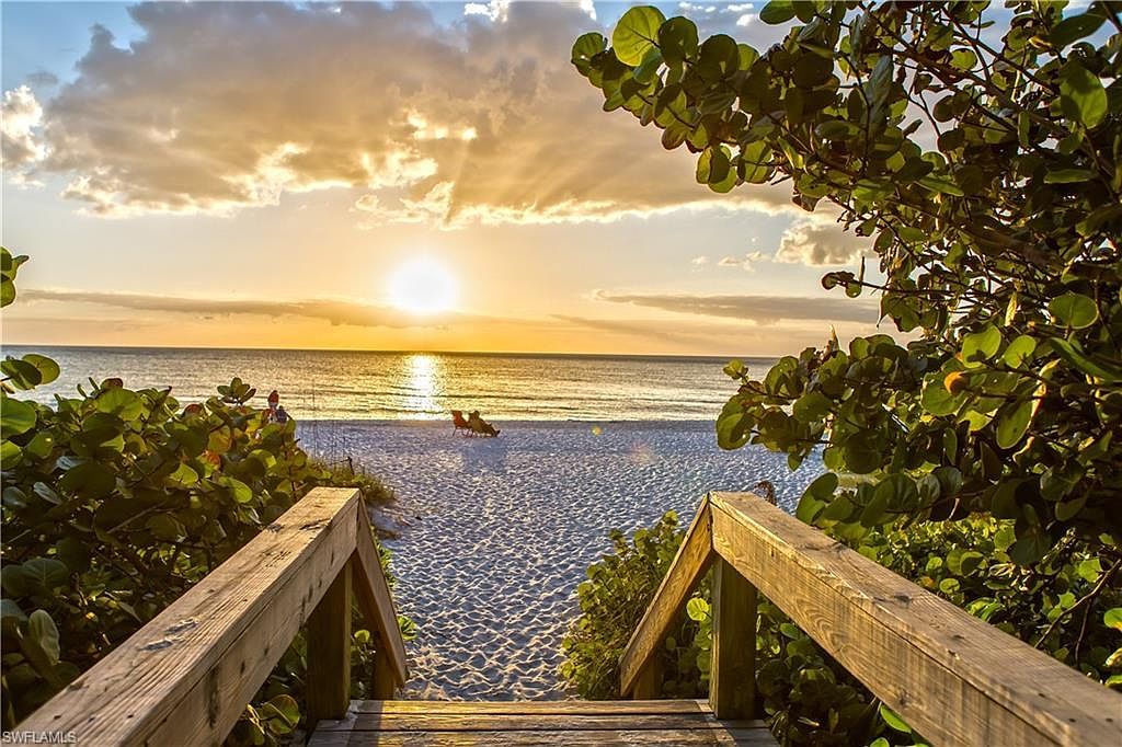 850 10th St N Naples, FL 34102  | Single Family