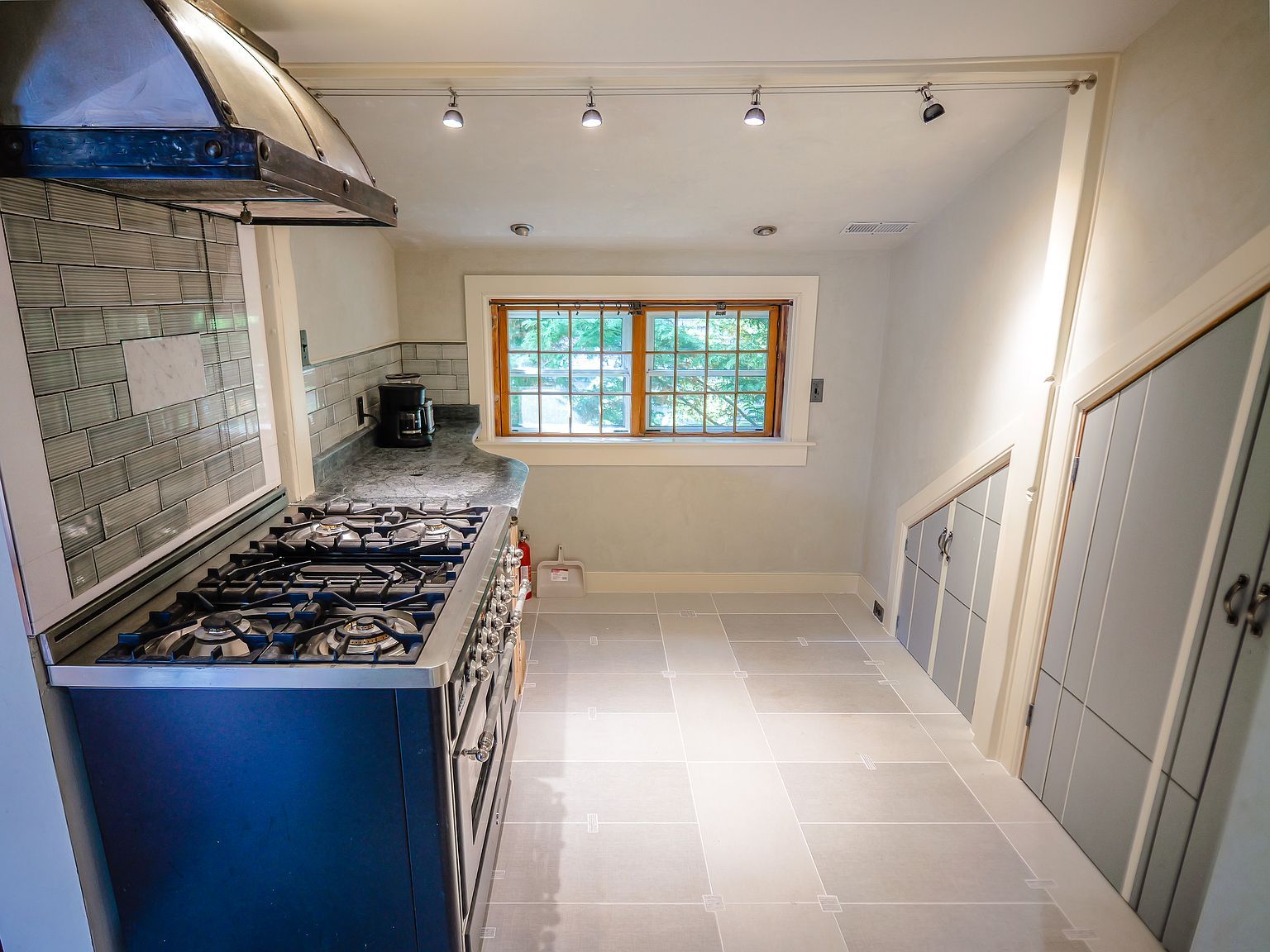 33 Pine St Nantucket, MA 02554  | Single Family