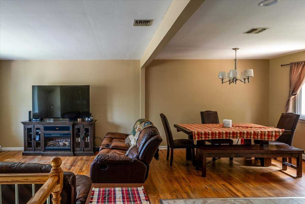 58 Helen Avenue, Smithtown, NY, USA, 11787 - Thumbnail 3