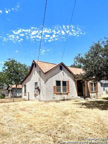 611 North Johnson Street, Karnes City, TX, USA, 78118  | Single Family