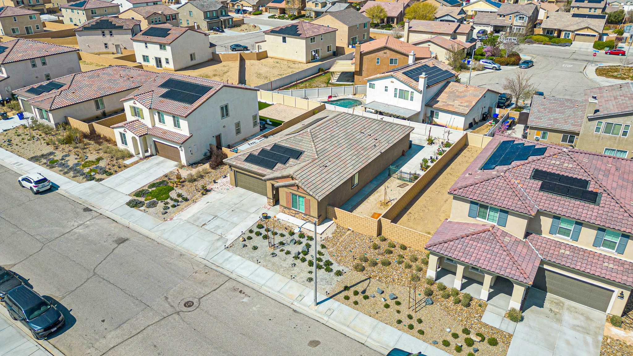 12454 Pinos Verde Lane, Victorville, CA, USA, 92392 - Thumbnail 3