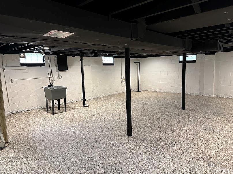 20760 Ridgedale St Oak Park, MI 48237  | Single Family