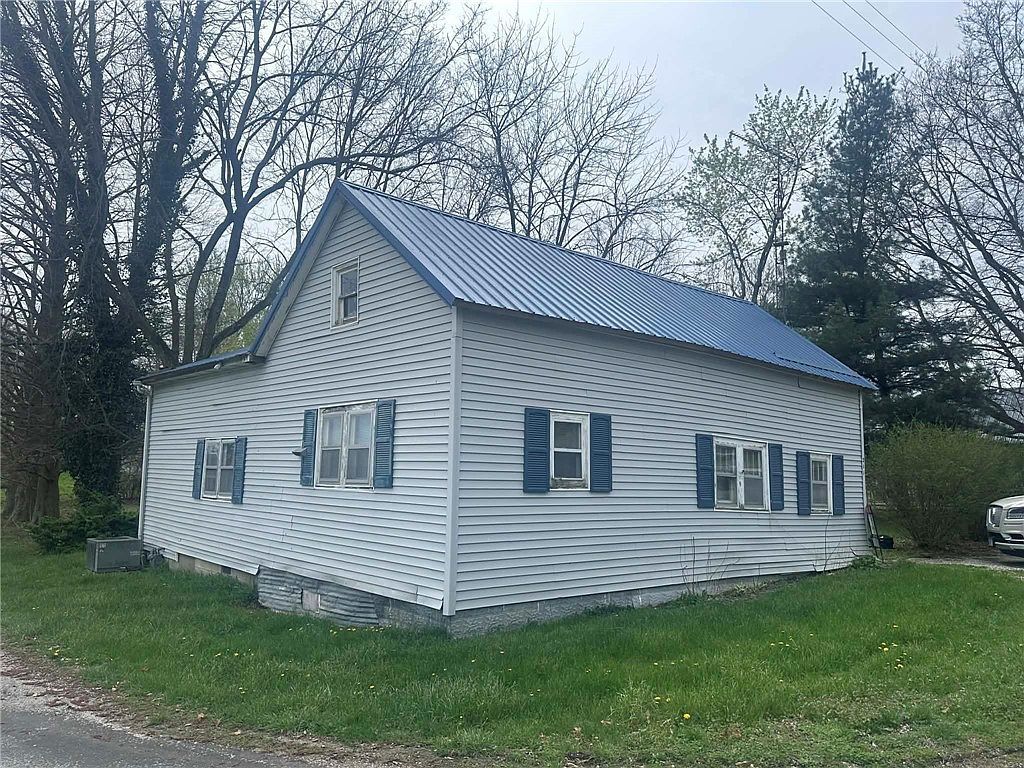 211 E Main St Willow Hill, IL 62480 | Single Family