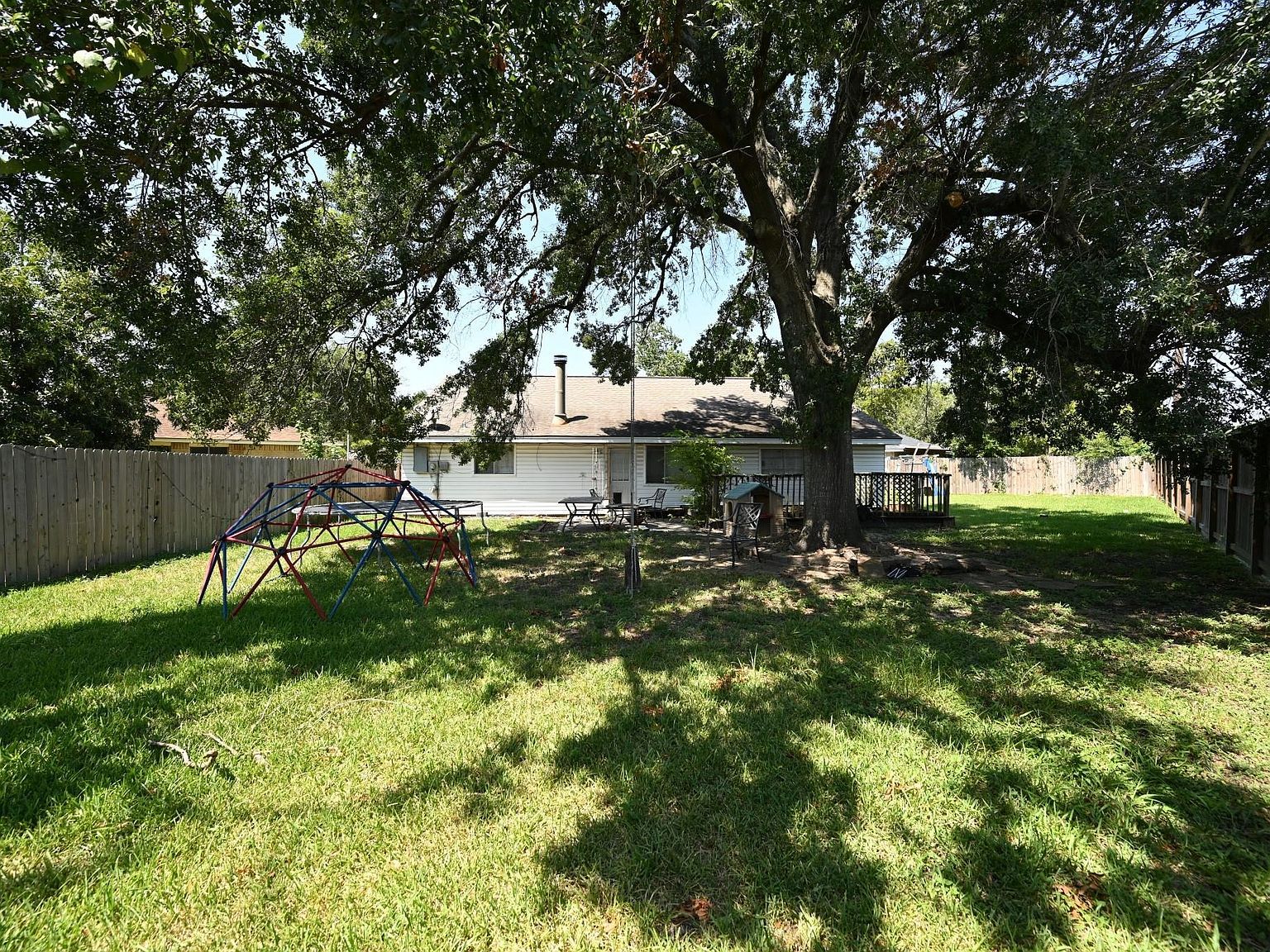 2754 Flintrock Cir Houston, TX 77067  | Single Family