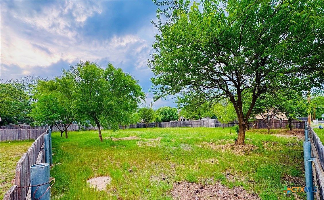300 S 14th St Gatesville, TX 76528 | Land/Lot