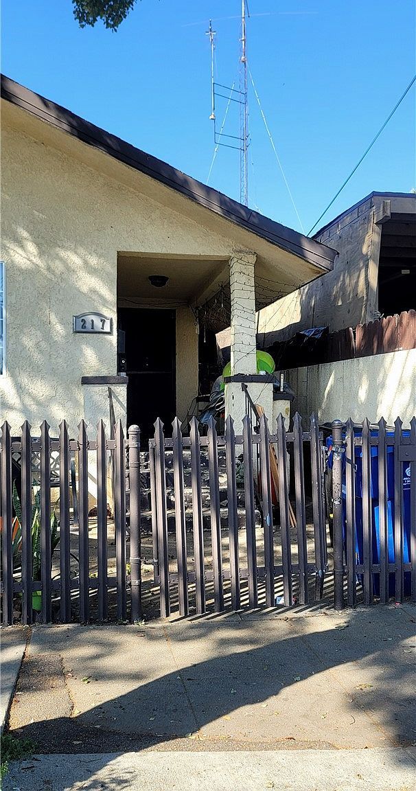 215 N Evergreen Ave Los Angeles, CA 90033  | Multi Family