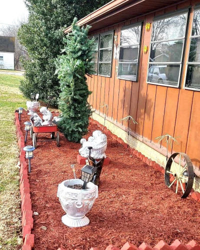 405 4th St Rosiclare, IL 62982