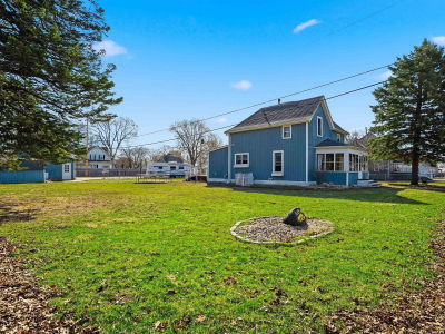 326 2nd St Dike, IA 50624