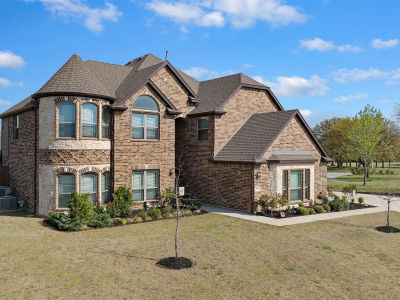 800 Beckington Dr Shady Shores, TX 76208