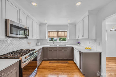 23 Barlow Rd Edison, NJ 08817