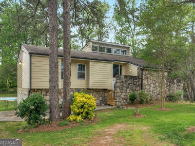 915 Strawberry Ct Ellenwood, GA 30294