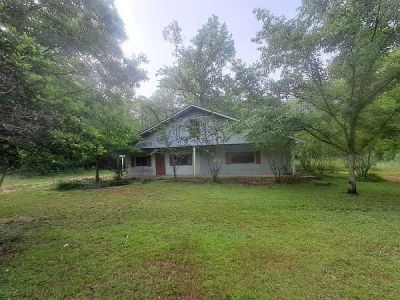 30 Griss Locke Rd Seminary, MS 39479