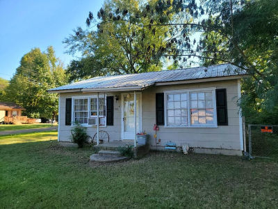 516 N Elm St New Boston, TX 75570