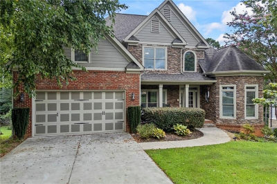 1030 Silver Thorne Dr Loganville, GA 30052