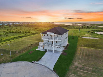 21330 Scissor Tail Ln Galveston, TX 77554