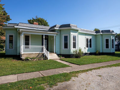 301 E North St Bourbon, IN 46504