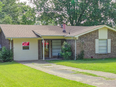 417 Carroll Ave Wake Village, TX 75501