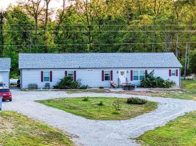 18370 E Terre Haute Rd Paris, IL 61944