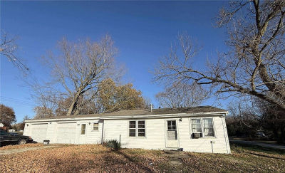 1202 Tucker Beach Rd Paris, IL 61944