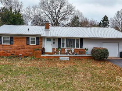 207 Stacy St Morganton, NC 28655