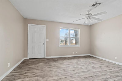 312 E Greenwood Ln Mustang, OK 73064