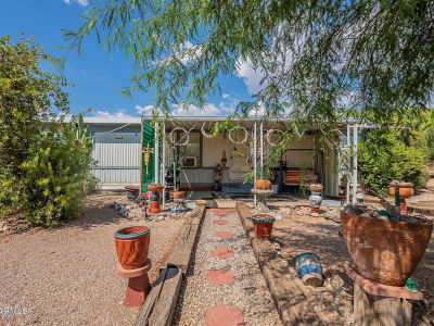 1900 W Running Deer Dr Queen Valley, AZ 85118