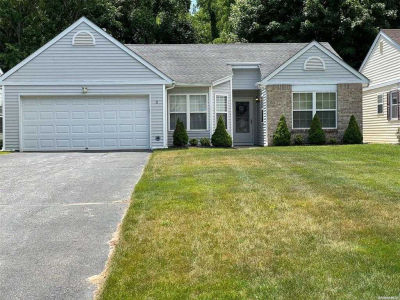 2 Chipmunk Trail, Coram, NY, USA